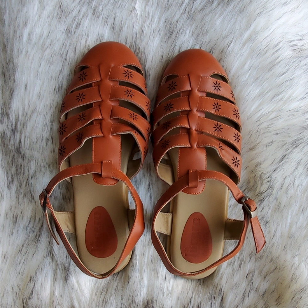 Lucero handmade in Peru for Sahalie Sandals 39